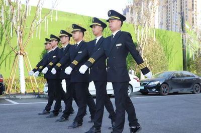 坚守与温情 致敬春节里的一线物业人