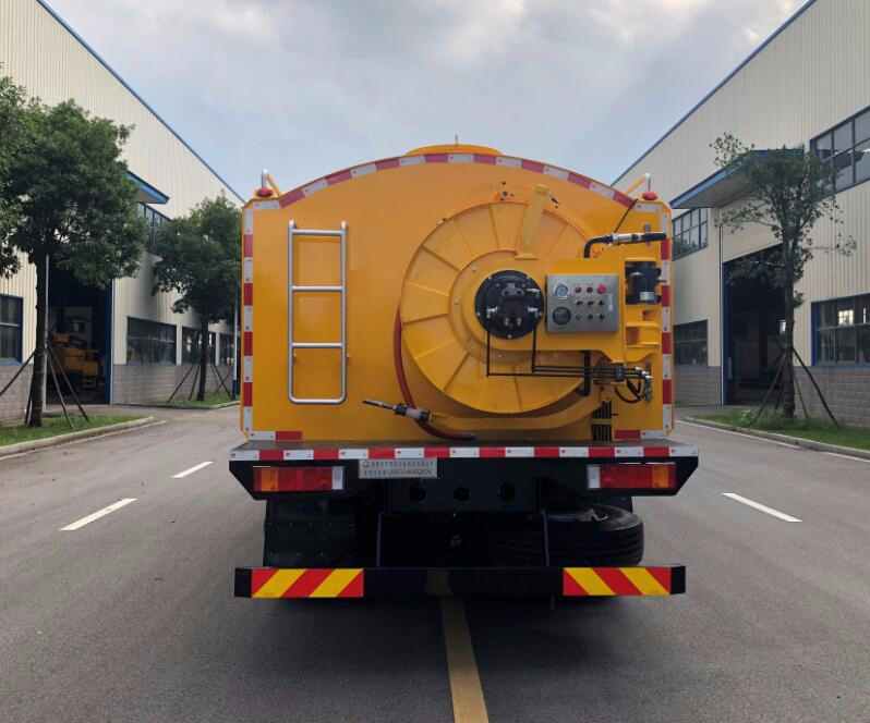 东风天锦国六8.6方下水道疏通清洗车 物业管理高效运维的得力助手